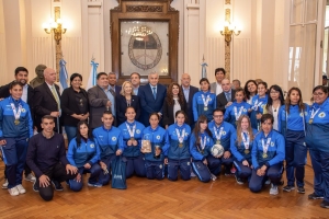 Morales distinguió a &quot;Las Murciélagas&quot;, campeonas mundiales de fútbol femenino para ciegas
