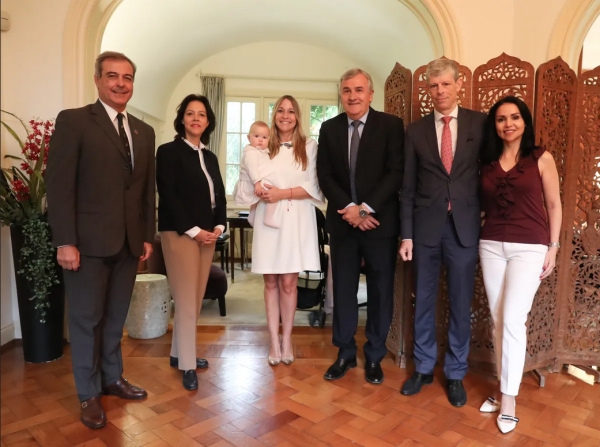 Morales se reunió con los embajadores de Suiza y Francia