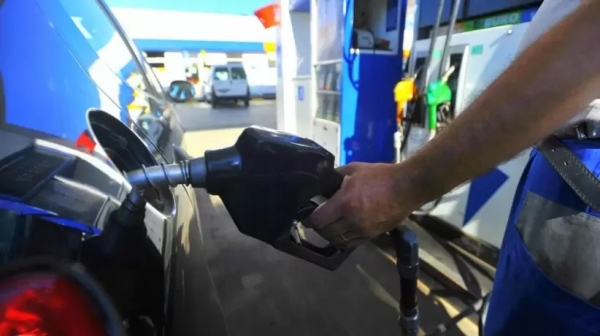 YPF aumentó los precios un 30% y se sumó al alza de las otras petroleras: cómo quedaron los valores del combustible