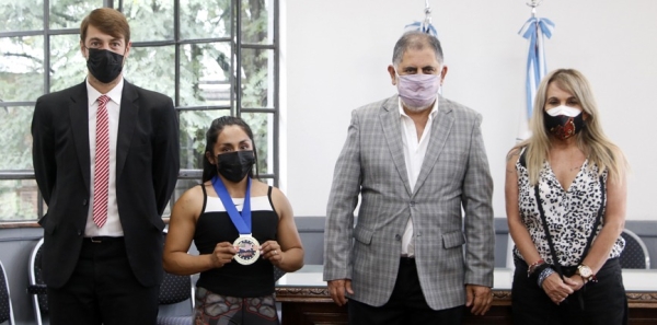 Municipio recibi&oacute; a campeona juje&ntilde;a y argentina de Powerlifting