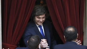 El gobierno eval&uacute;a adelantar las presidenciales para mayo de 2027 por la crisis econ&oacute;mica