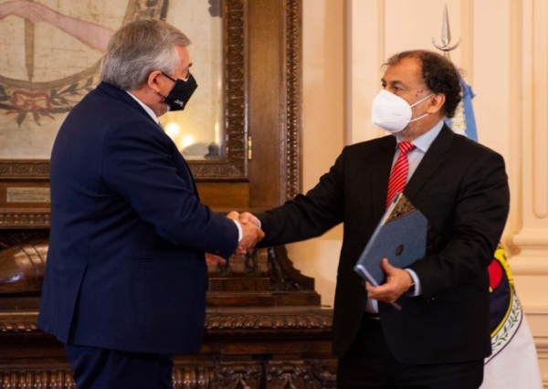 Condecoraron al ex Embajador Alvarez Garc&iacute;a