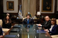 Javier Milei se reuni&oacute; con una funcionaria de EEUU y firm&oacute; una carta de intenci&oacute;n para que los argentinos ya no necesiten visa