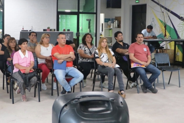 El municipio capacita a puesteros del Mercado &ldquo;6 de Agosto&rdquo;