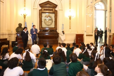 Sadir salud&oacute; a estudiantes que hicieron su promesa a la Bandera