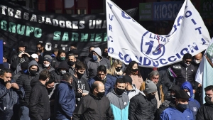 Empresas de transporte urbano reclaman pago de salarios adeudados