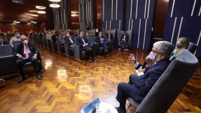 Empresarios rechazan el "acuerdo" de precios y el kirchnerismo amenaza con la ley de abastecimiento