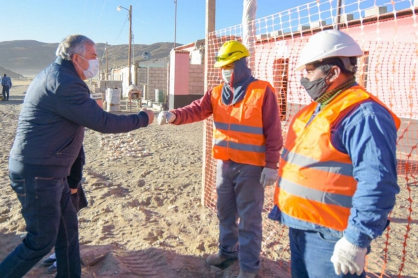 Morales inici&oacute; la obra de la escuela rural de Santo Domingo