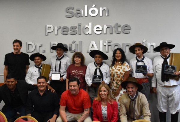Diputados distinguen a la delegaci&oacute;n juje&ntilde;a que particip&oacute; del Festival de Jes&uacute;s Mar&iacute;a