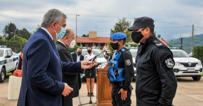 Morales entreg&oacute; nuevas unidades al personal de Seguridad