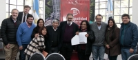Jorge entreg&oacute; el dispositivo legal de Visita Distinguida al cantante Adri&aacute;n de &ldquo;los Dados Negros&rdquo;