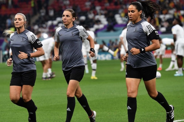 La &aacute;rbitra francesa St&eacute;phanie Frappart hace historia en Qatar 2022