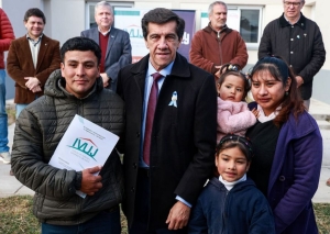 Sadir encabezó la entrega de 20 viviendas en Los Alisos
