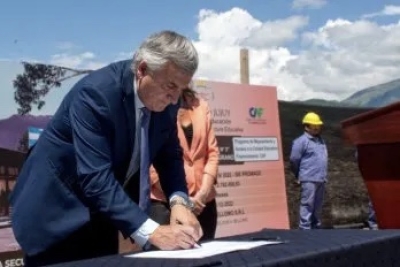La energ&iacute;a de Cauchari llega a La Almona y se hace escuela