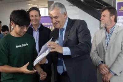 Morales entreg&oacute; certificados a 220 j&oacute;venes formados en Desarrollo Web