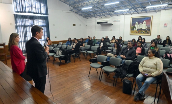 Suicidio. Contin&uacute;a formaci&oacute;n de promotores para la prevenci&oacute;n