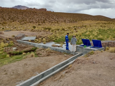 Transporte y distribuci&oacute;n de agua en Puesto Sey.
