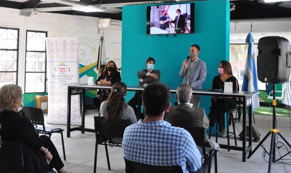 190 egresados del Club de Emprendedores