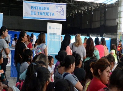 Comenz&oacute; entrega de tarjetas AlimentAR a 52 mil juje&ntilde;os
