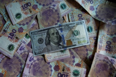 Restricciones y m&aacute;s controles a la compra de d&oacute;lares