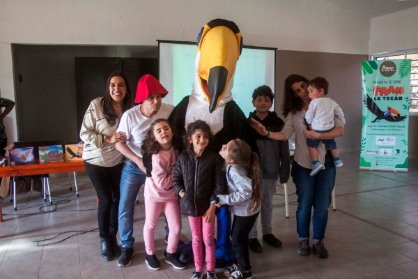 Mariana Raposo present&oacute; su colecci&oacute;n de libros de fauna nativa en la Feria del Libro