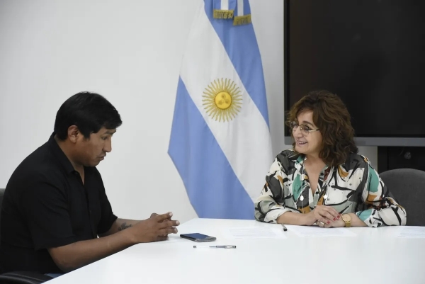 Firma de convenio entre Educaci&oacute;n y la Asociaci&oacute;n Civil Pachamama