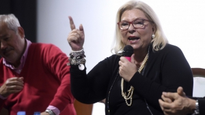 Carri&oacute; a Macri: "Si soy un l&iacute;der de convicciones, no puedo irme a vacunar a Miami"