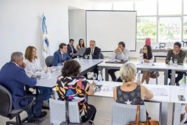 Iniciaron las paritarias con gremios docentes