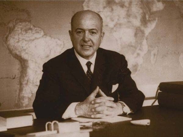 &ldquo; Dr. Carlos Alvarado &rdquo; en la Feria del Libro