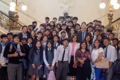 El Gobernador alent&oacute; a j&oacute;venes a seguir el camino de la formaci&oacute;n para el mundo laboral