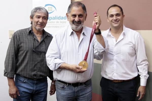 M&eacute;dico de la selecci&oacute;n campeona del mundo visit&oacute; al intendente Jorge