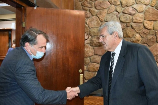 Haquim se reunió con el cónsul de Francia