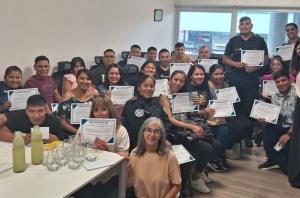 Capacitaron a operadores de la L&iacute;nea 911