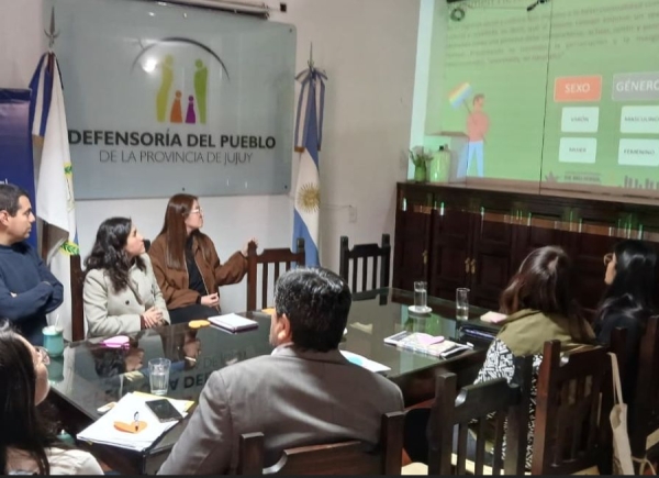 "Atenci&oacute;n y Trato Digno desde una perspectiva de Derechos Humanos"