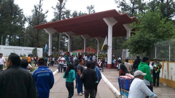 Con afluencia a los cementerios y expresiones culturales los juje&ntilde;os homenajearon a sus difuntos