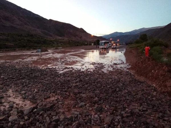Las intensas lluvias en el norte juje&ntilde;o provocaron desmoronamientos y cortes en la ruta 9