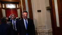 Hablan de un paquete de corto plazo para juntar d&oacute;lares y despu&eacute;s el plan de estabilizaci&oacute;n