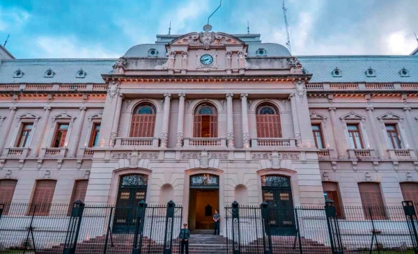 La liquidaci&oacute;n a docentes que levanten las medidas incluye el piso de $200 mil y no se descontar&aacute;n d&iacute;as de paro