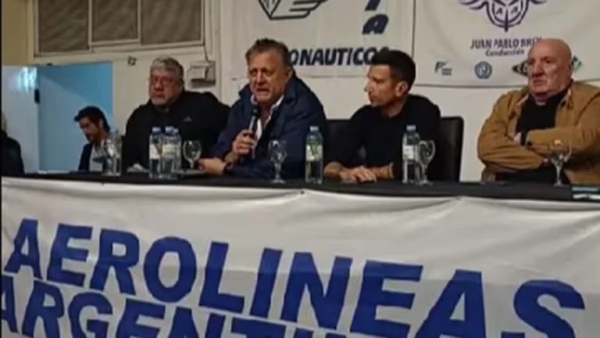 Los sindicatos aeron&aacute;uticos decidieron un paro de 24 horas en Aerol&iacute;neas Argentinas desde este viernes al mediod&iacute;a
