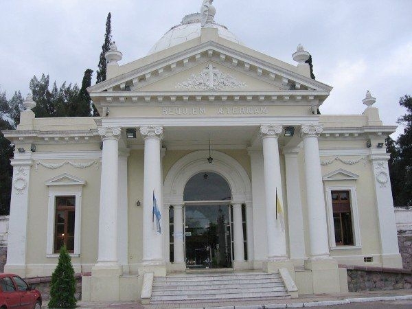 Horarios de apertura y misas en los Cementerios Municipales