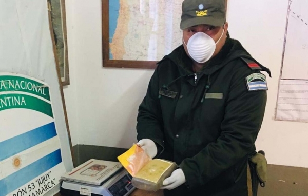 Secuestran m&aacute;s de cinco kilos de coca&iacute;na en tres procedimientos en micros al norte de Jujuy