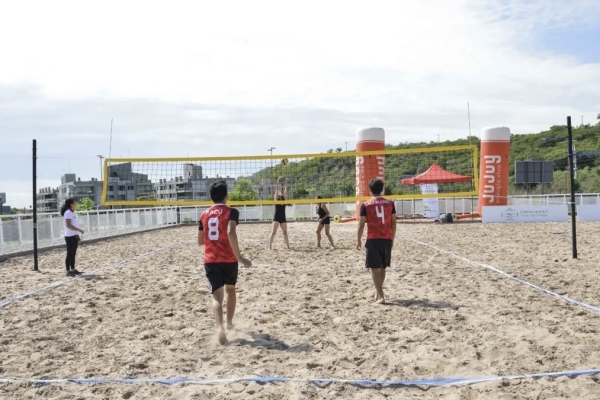 Convocan a equipos y jugadores de f&uacute;tbol, handball y v&oacute;ley sobre arena