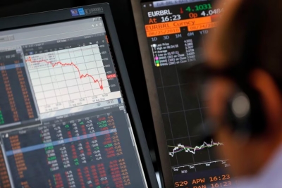 Jornada financiera: las acciones se hundieron hasta 8% y subi&oacute; el d&oacute;lar debido a la tensi&oacute;n por el esc&aacute;ndalo cripto