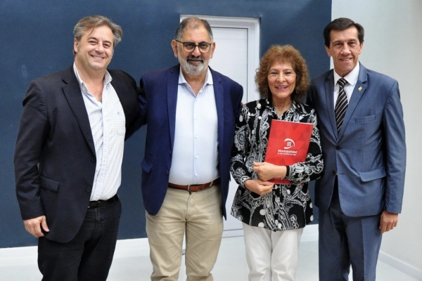 Puesteros del remodelado &ldquo;Mercado 6 de Agosto&rdquo; recibieron sus respectivas llaves