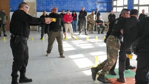 Pol&eacute;mica en Santa Fe porque comienzan a usarse las pistolas Taser