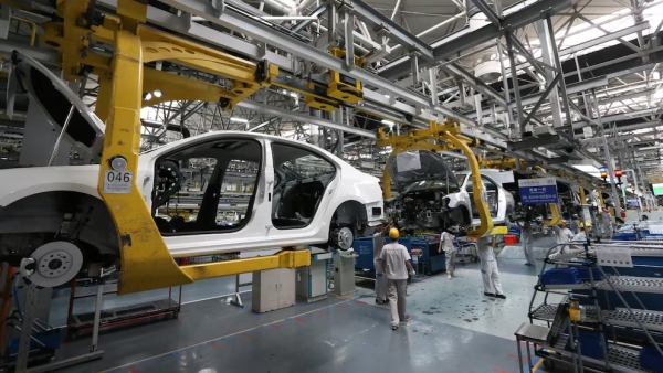 La actividad econ&oacute;mica cay&oacute; 1,5% en abril pero se mantuvo por encima del mismo mes del a&ntilde;o pasado
