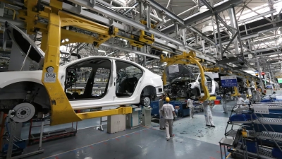 La actividad econ&oacute;mica cay&oacute; 1,5% en abril pero se mantuvo por encima del mismo mes del a&ntilde;o pasado