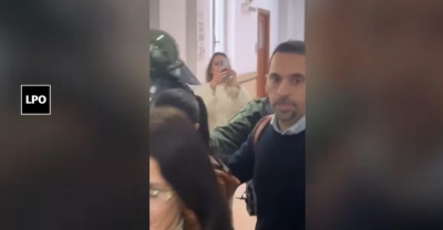El gobierno despidi&oacute; a m&aacute;s de 100 trabajadores de la Comisi&oacute;n At&oacute;mica y el presidente huy&oacute; escoltado por Gendarmer&iacute;a