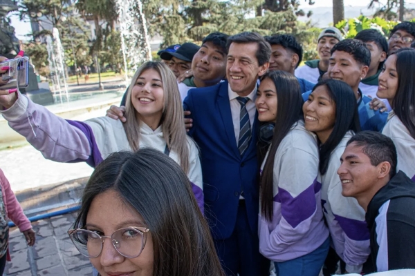 Sadir despidi&oacute; a un contingente de estudiantes que viajan a Chapadmalal