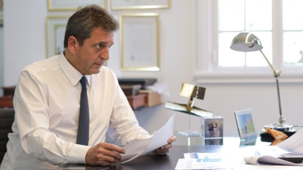 Massa negocia un pr&eacute;stamo con bancos internacionales para fortalecer reservas